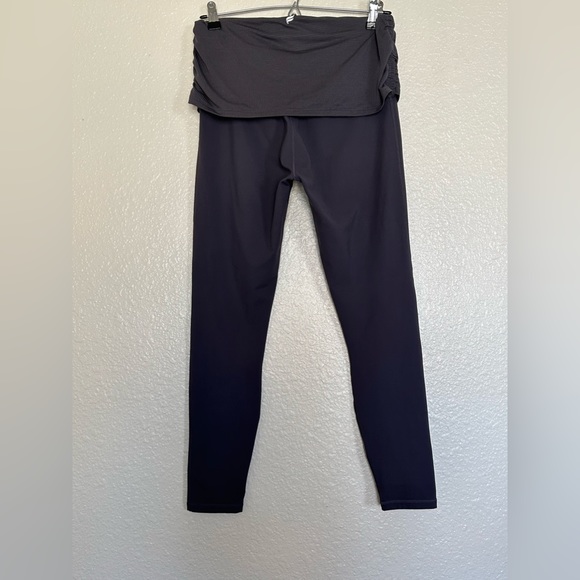 Fabletics Gray Leggings with Skirt Trim. Sz. M - Picture 1 of 10